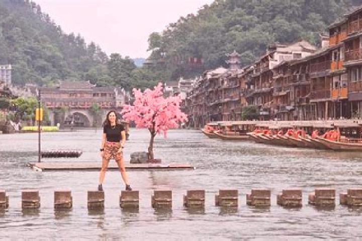 Victoria, 33 — Escort in Fengchuan, China