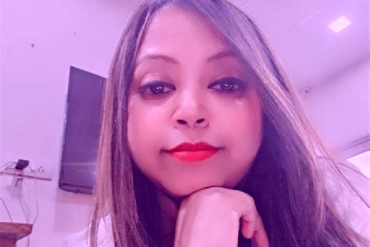 Victoria, 33 — Escort in Padampur, India