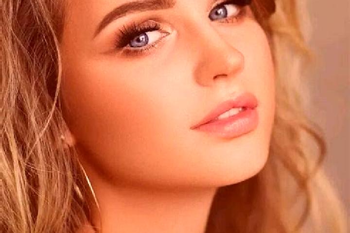 Victoria, 34, a dark blonde blue-eyed mediterranean companion based in Munogrande. Offering Fetish, CIM, Erotic Massage. Available for incall and outcall, da...