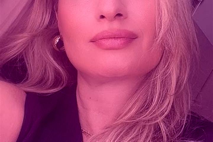 Victoria, 35 — Escort in Brouchy, France