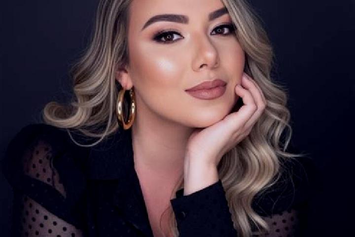 Victoria, 36 — Escort in Iguatama, Brazil