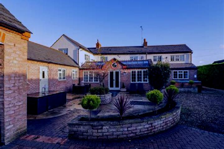 Victoria, 36 — Escort in Napton on the Hill, United Kingdom