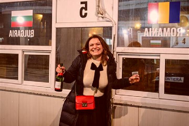 Victoria, 36 — Escort in Prisaca, Romania