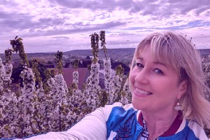 Victoria, 37 — Escort in Mareuil, France