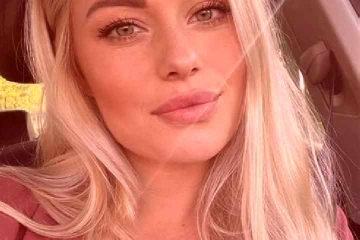Victoria, 38, a blonde hazel-eyed ebony companion based in Senterada. Offering BDSM, Striptease, Tantra, Party Girl, Fetish. Available for incall and outcall...