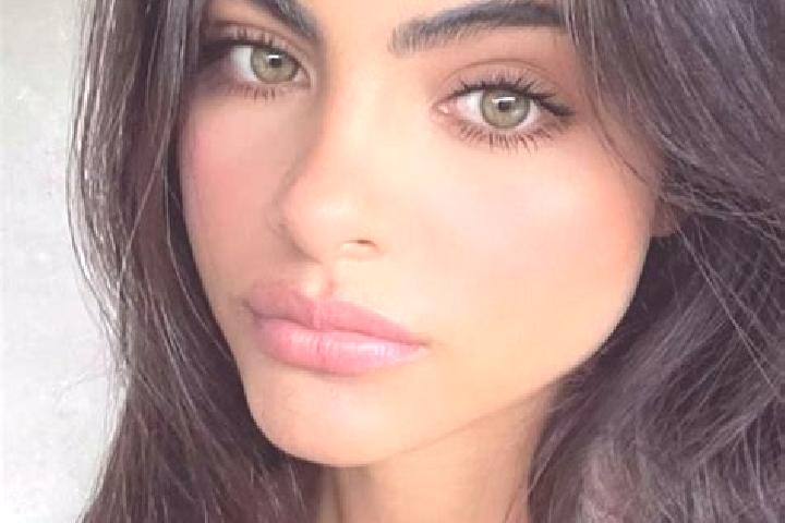 Victoria, 38, a brunette dark-eyed middle eastern companion based in Zahinos. Offering Roleplay, Couples, Girlfriend Experience, Massage. Available for incal...