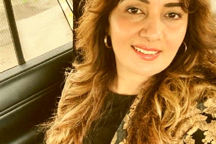 Victoria, 38 — Escort in Najibabad, India