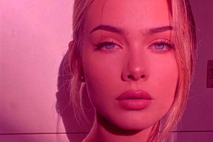 Victoria, 39, a red grey-eyed european companion based in Bagnone. Offering CIM, Girlfriend Experience, Party Girl. Available for incall and outcall, overnig...