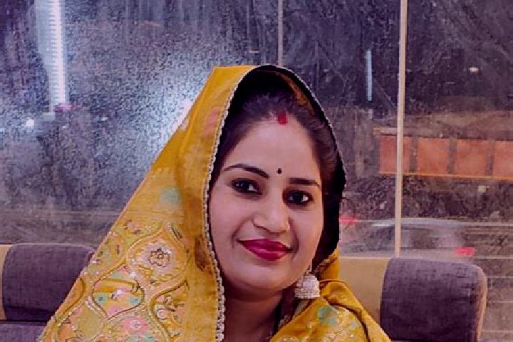 Victoria, 39 — Escort in Kotputli, India