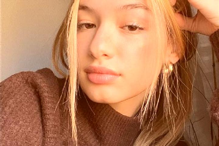 Violet, 20, a blonde brown-eyed mixed companion based in Sahabo. Offering OWO, 69. Available for incall and outcall, day and evening dates.