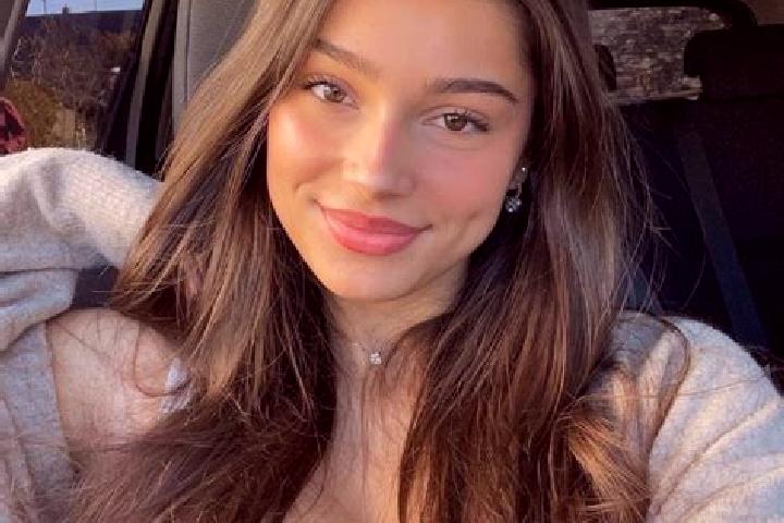 Violet, 20, a brunette blue-eyed middle eastern companion based in Bovril. Offering Travel Companion, Fetish, Prostate Massage, Deep French Kissing, Striptea...