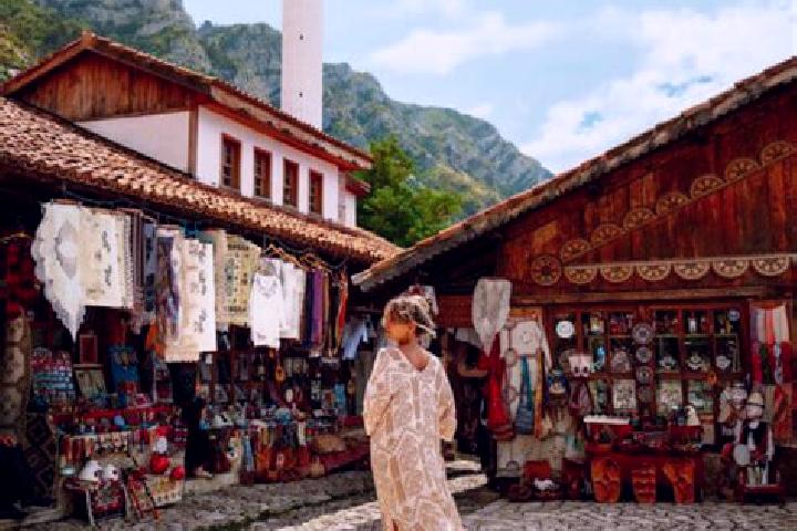 Violet, 20 — Escort in Kruje, Albania