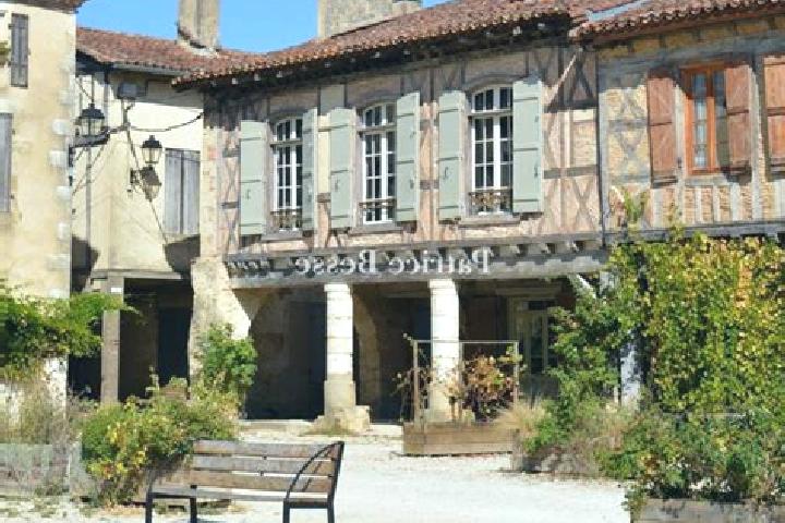 Violet, 20 — Escort in Labastide-d Anjou, France
