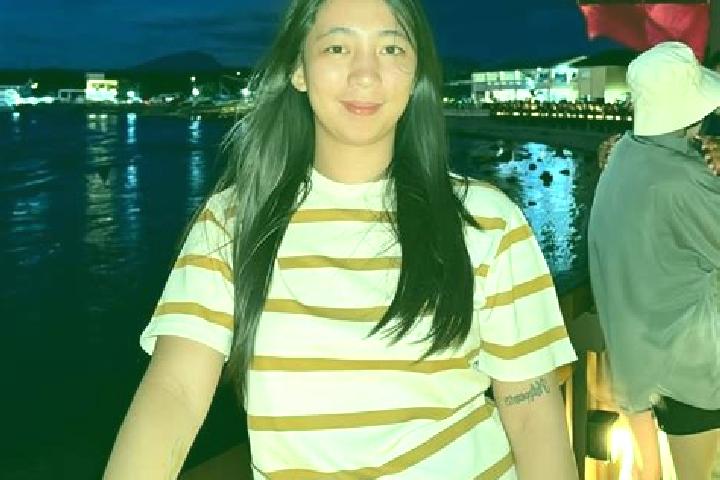 Violet, 20 — Escort in Solsona, Philippines
