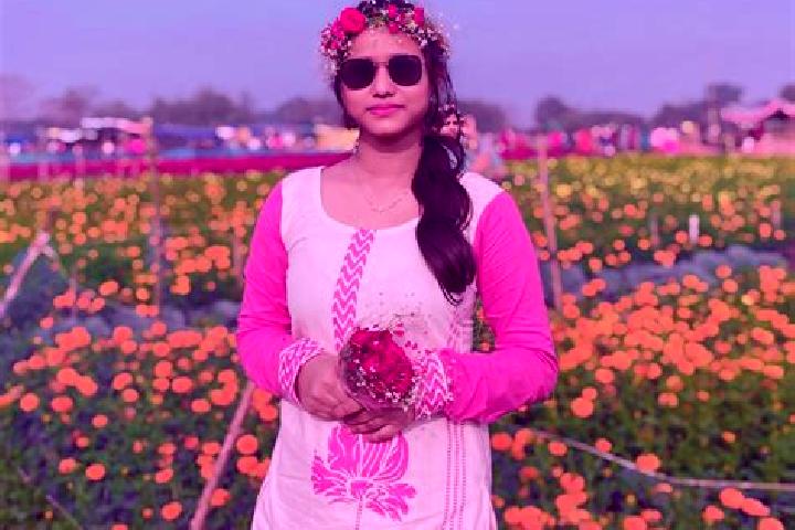 Violet, 20 — Escort in Tamluk, India