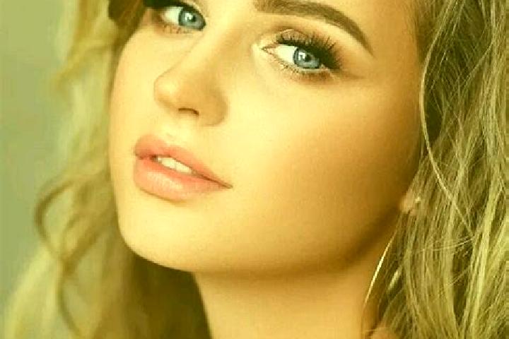Violet, 21, a dark blonde blue-eyed mediterranean companion based in Vrato. Offering Dinner Date, Couples, BDSM, Fetish. Available for incall and outcall, da...