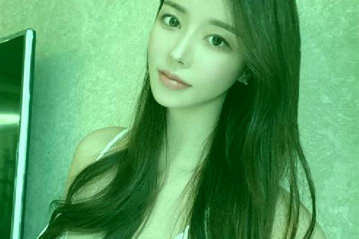 Violet, 21 — Escort in Cengjiawan, China