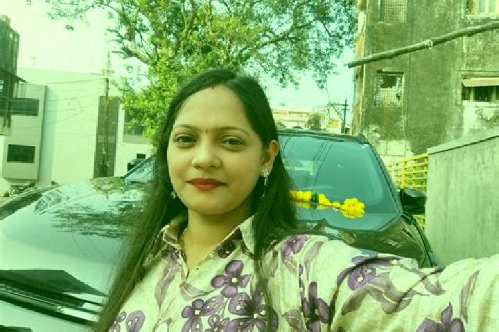 Violet, 21 — Escort in Chikhli, India