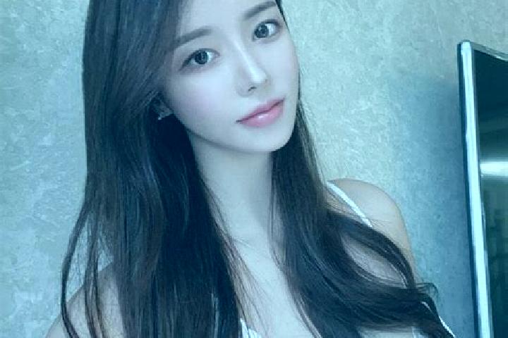 Violet, 21 — Escort in Kyomendao, Japan