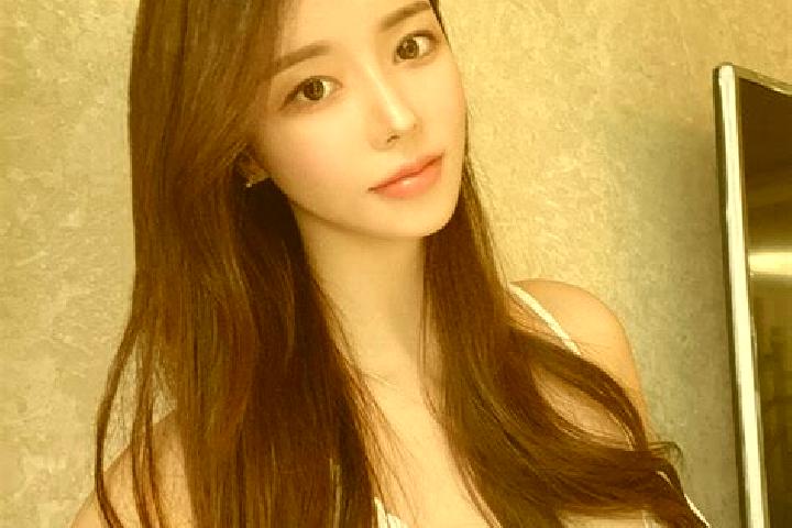 Violet, 21 — Escort in Luoluopu, China