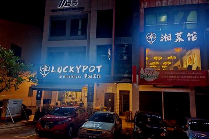 Violet, 21 — Escort in Wallace Bay, Malaysia