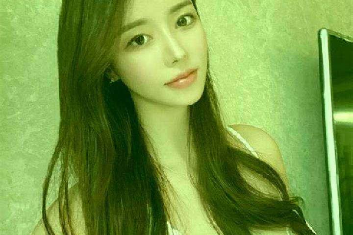 Violet, 21 — Escort in Yushugou, China