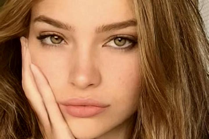 Violet, 22, a auburn hazel-eyed latina companion based in Maraita. Offering Overnight, Couples, Duos, Deep French Kissing, Erotic Massage. Available for inca...