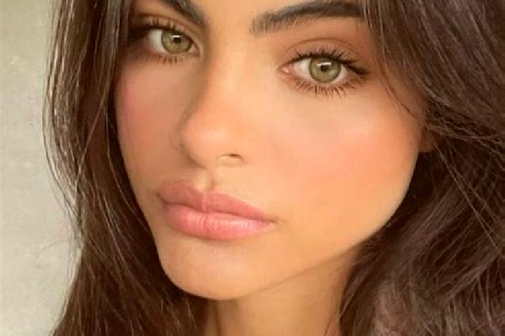 Violet, 22, a brunette dark-eyed indian companion based in Clarks Green. Offering Couples, Dinner Date, Overnight. Available for incall and outcall, overnigh...