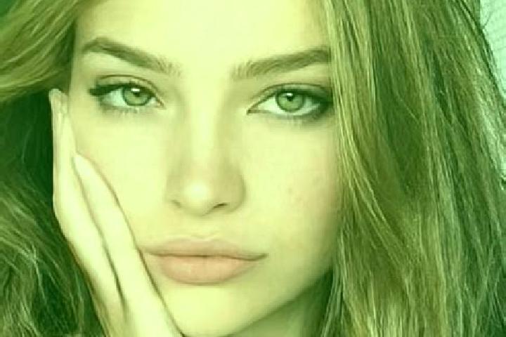Violet, 22, a dark blonde dark-eyed european companion based in Medeiros Neto. Offering Striptease, Party Girl. Available for incall and outcall, day and eve...