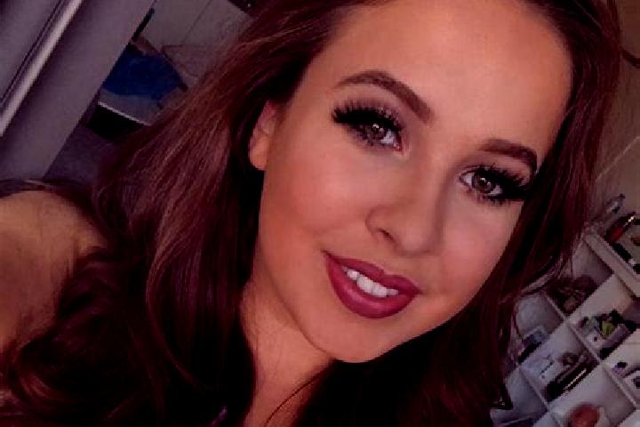 Violet, 22, a red brown-eyed slavic companion based in Khayran. Offering 69, Striptease. Available for incall and outcall, day and evening dates.