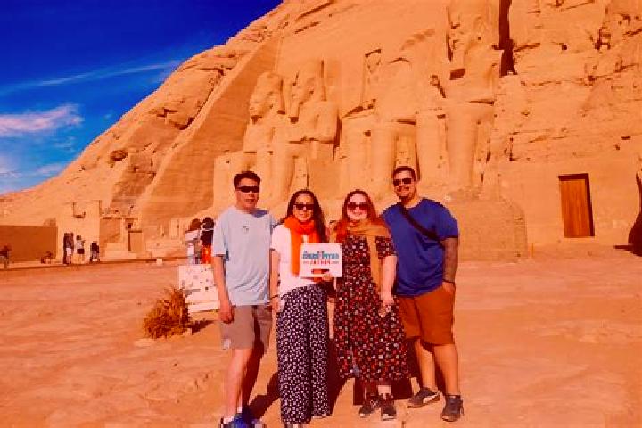 Violet, 22 — Escort in Abu Simbel, Egypt