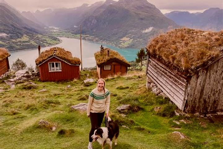 Violet, 22 — Escort in Aroysund, Norway