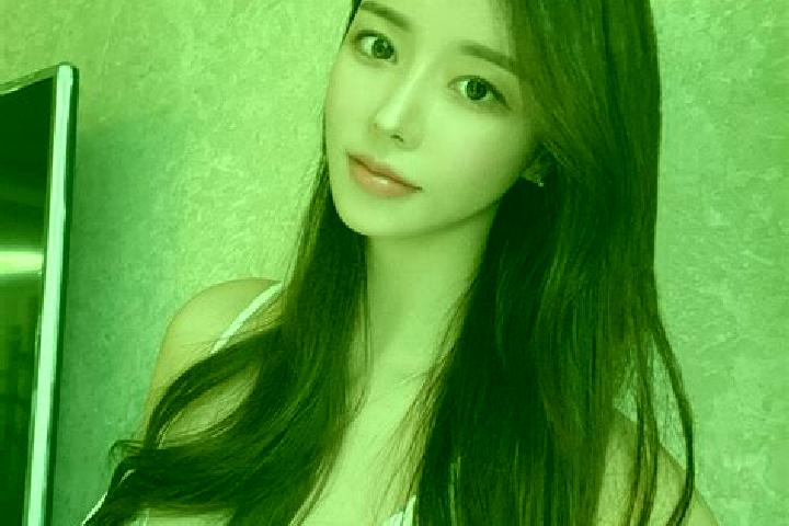 Violet, 22 — Escort in Jiangtousi, China