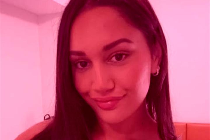 Violet, 22 — Escort in Kuluin, Australia