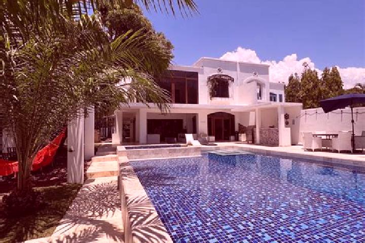 Violet, 22 — Escort in Villa Alondra, Panama