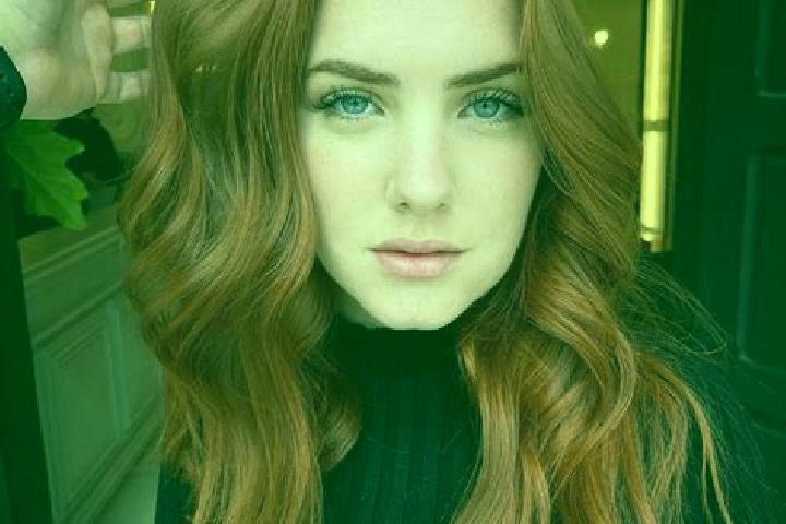 Violet, 23, a auburn blue-eyed indian companion based in Karumba. Offering Duos, Couples, 69. Available for incall and outcall, day and evening dates.