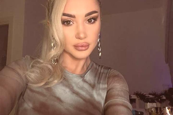 Violet, 23, a blonde brown-eyed indian companion based in Nova Siri. Offering Travel Companion, Couples, Fetish, Overnight. Available for incall and outcall,...