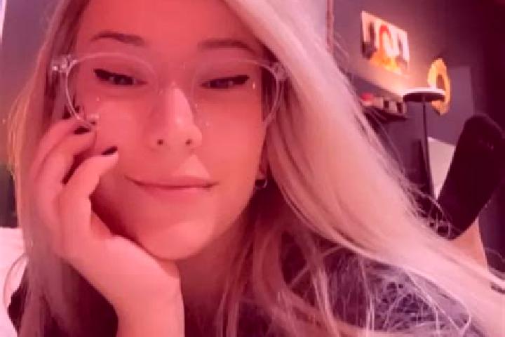 Violet, 23, a blonde dark-eyed ebony companion based in Dengyue. Offering GFE, Deep French Kissing, Roleplay. Available for incall and outcall, overnight boo...