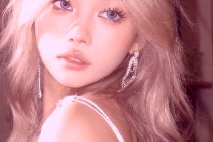 Violet, 23, a blonde grey-eyed asian companion based in Vinas. Offering Fetish, BDSM, Domination. Available for incall and outcall, overnight bookings availa...