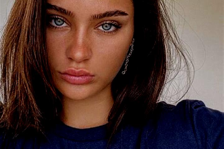 Violet, 23, a brunette blue-eyed mixed companion based in Belem. Offering CIM, Deep French Kissing, Domination, Erotic Massage, A-Level. Available for incall...