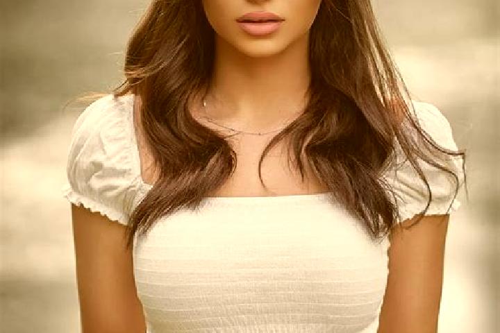 Violet, 23, a brunette brown-eyed middle eastern companion based in Jardin America. Offering A-Level, Erotic Massage, Duos, Overnight. Available for incall a...