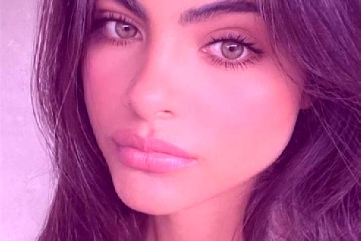 Violet, 23, a brunette dark-eyed mediterranean companion based in Glenhaven. Offering Dinner Date, Tantra, Erotic Massage, OWO, Roleplay. Available for incal...