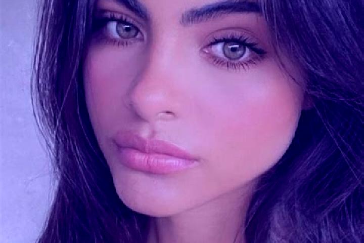 Violet, 23, a chestnut hazel-eyed european companion based in Martindale. Offering A-Level, Couples, Overnight, Erotic Massage, Travel Companion. Available f...