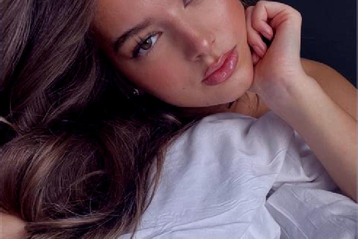 Violet, 23, a chestnut hazel-eyed slavic companion based in Kawasan Penempatan Ulu Sungai Benut. Offering Overnight, Massage, Fetish, Duos, Party Girl. Avail...