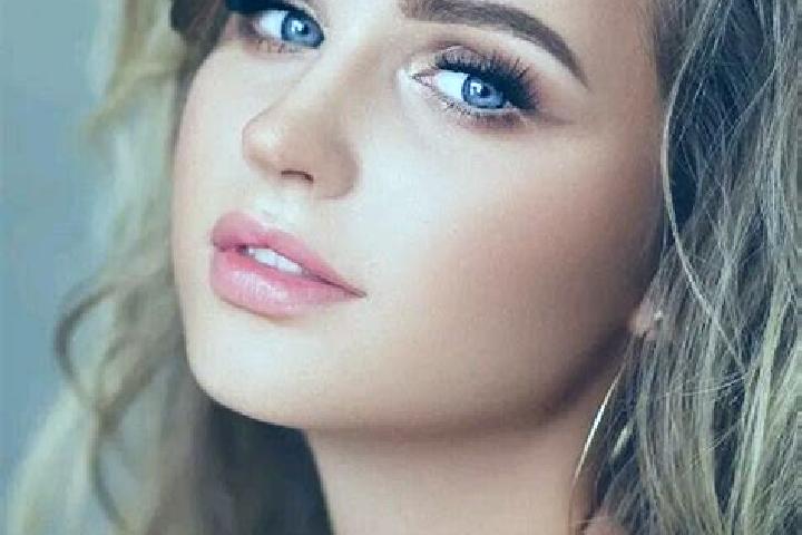 Violet, 23, a dark blonde blue-eyed european companion based in Urania. Offering Massage, Overnight, Travel Companion, Dinner Date, Striptease. Available for...