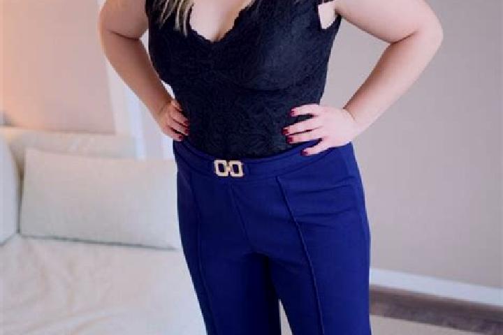 Violet, 23 — Escort in Celle-Levescault, France