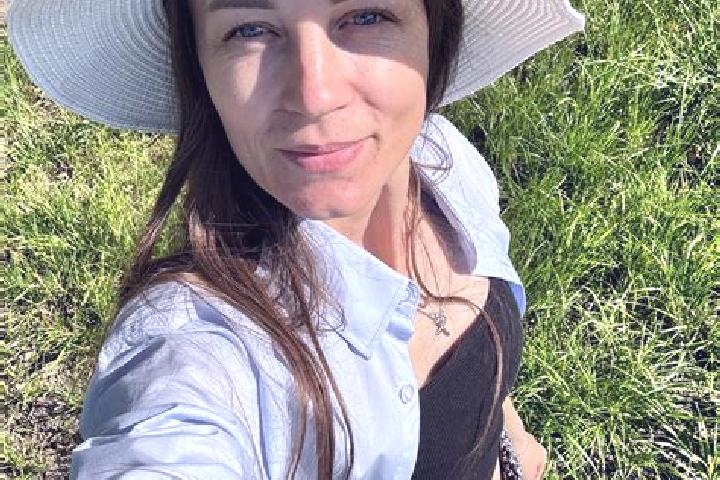 Violet, 23 — Escort in Codreni, Romania