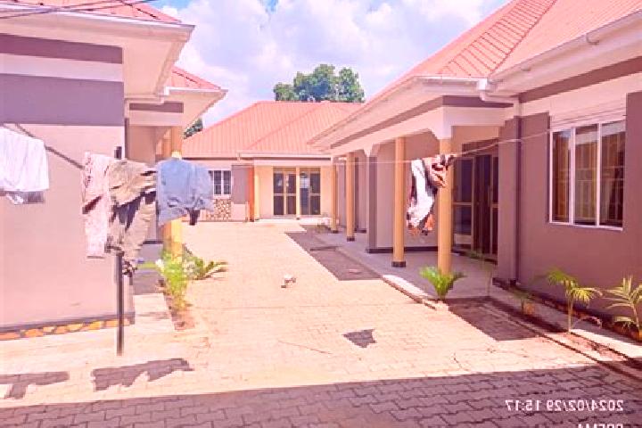 Violet, 23 — Escort in Kyengera, Uganda