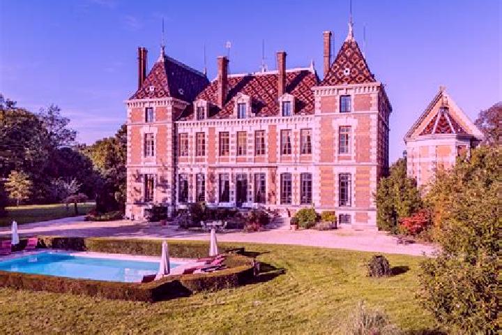 Violet, 23 — Escort in Neuville-les-Dames, France