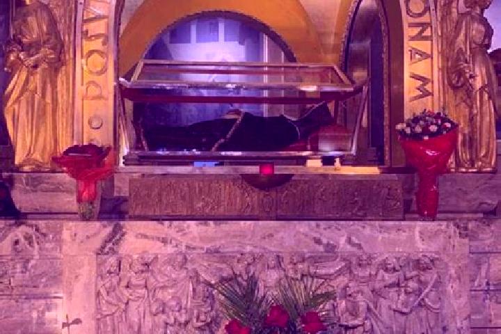 Violet, 23 — Escort in Santa Rita, Italy